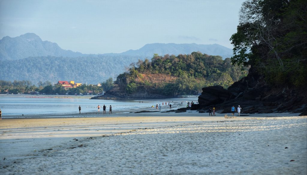 Sonnenaufgang am Pantai Cenang auf Langkawi