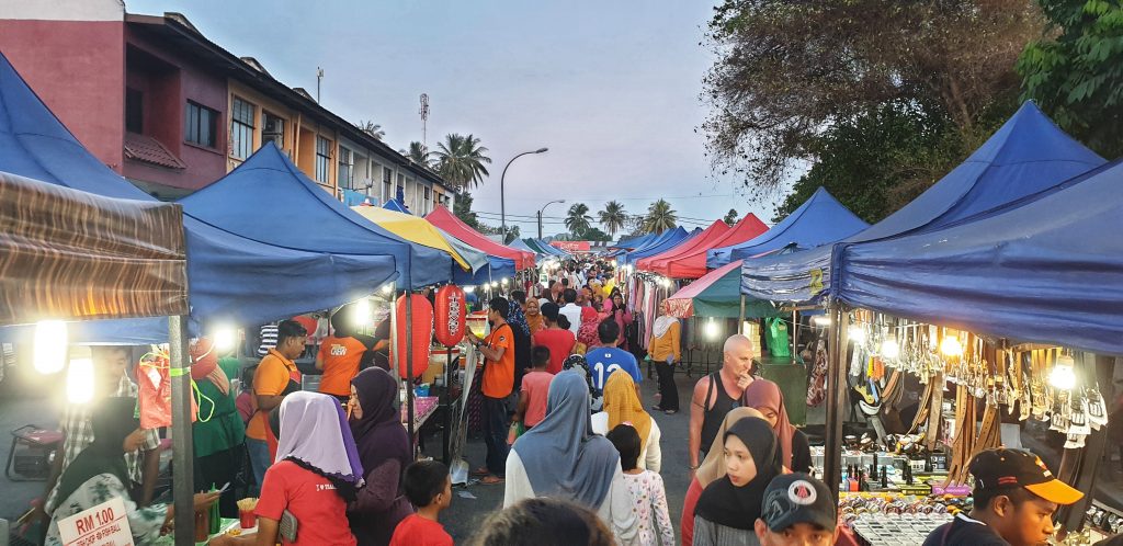 Nachtmarkt in Ayer Hangat