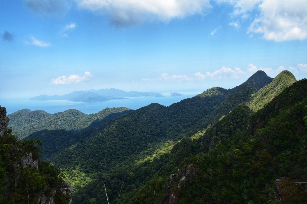 Blick über die Berge nach Koh Tarutao